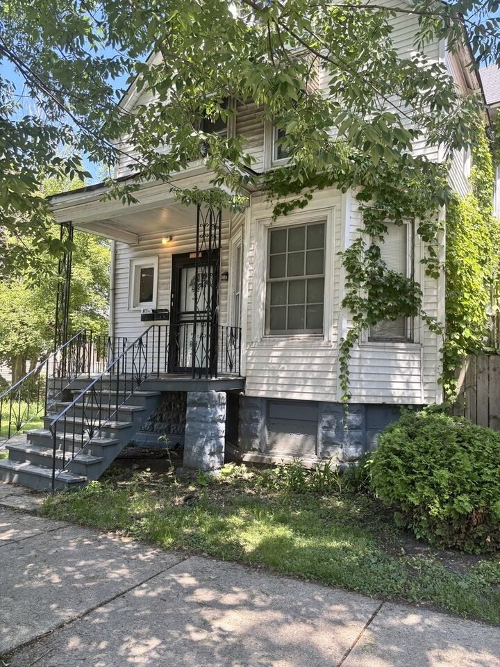 Property Photo:  11317 S Edbrooke Avenue  IL 60628 