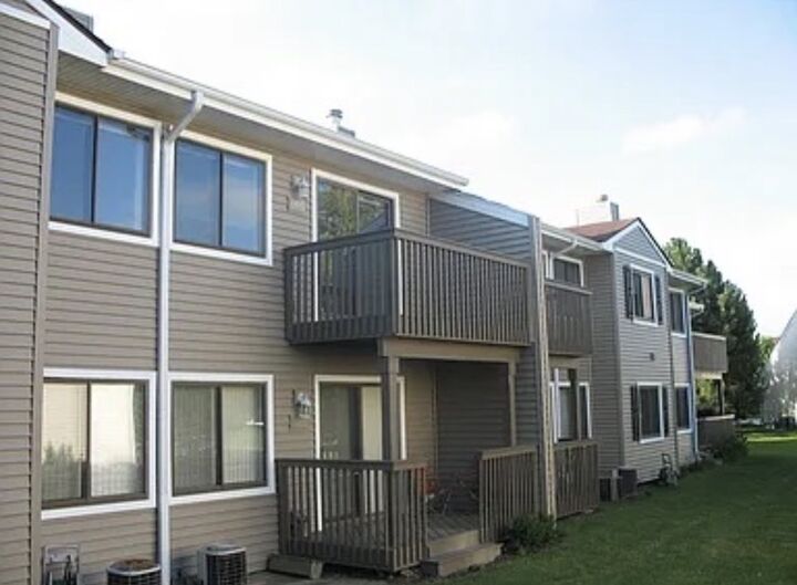 Property Photo:  995 S Pinetree Circle 995  IL 60089 