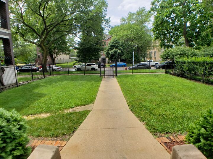 Property Photo:  