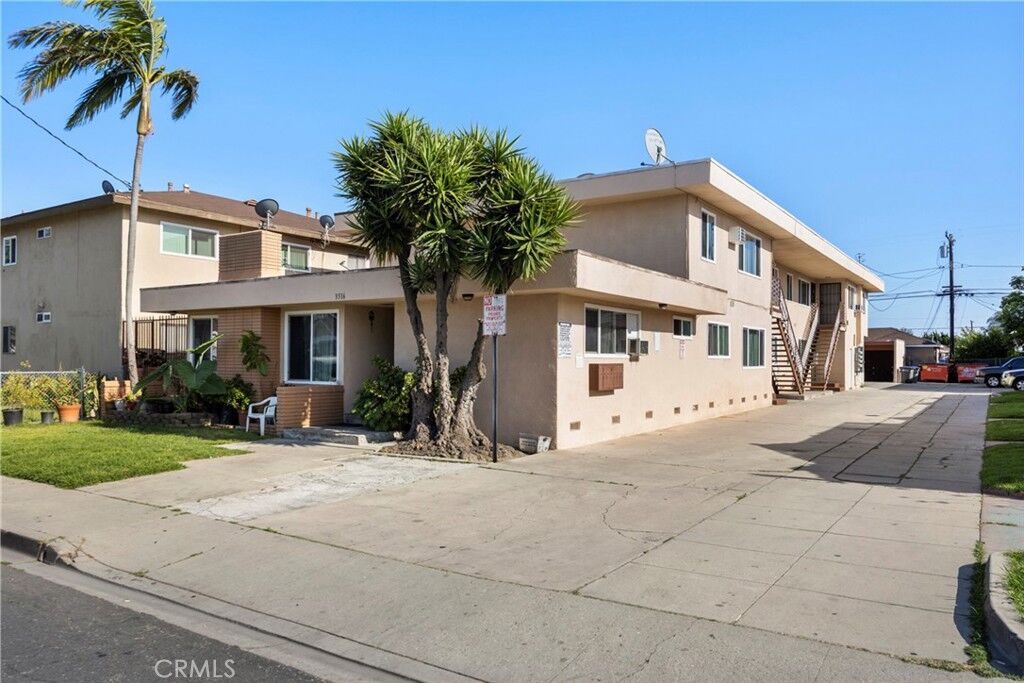 Property Photo:  3516 Beechwood  CA 90262 