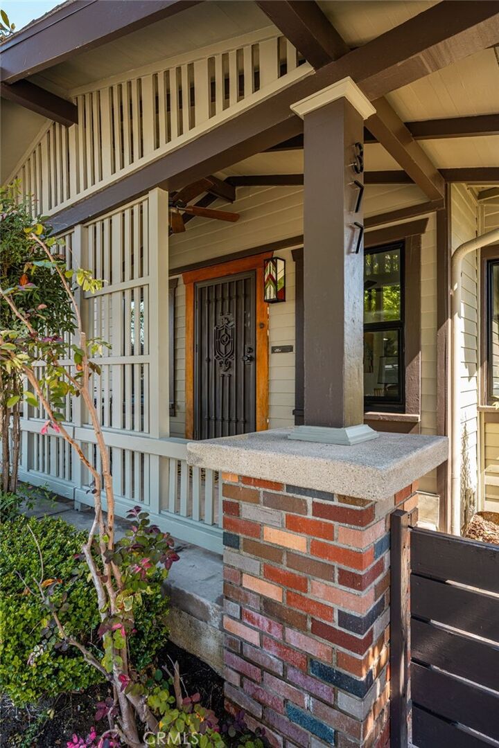 Property Photo:  377 Ximeno Avenue  CA 90814 