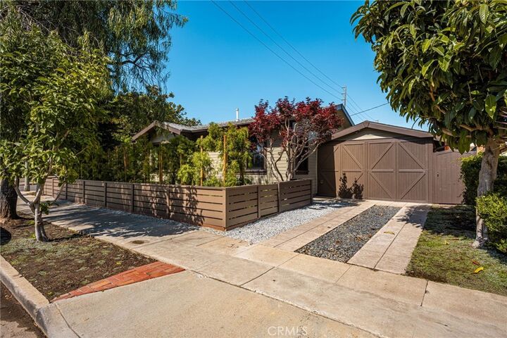 Property Photo:  377 Ximeno Avenue  CA 90814 