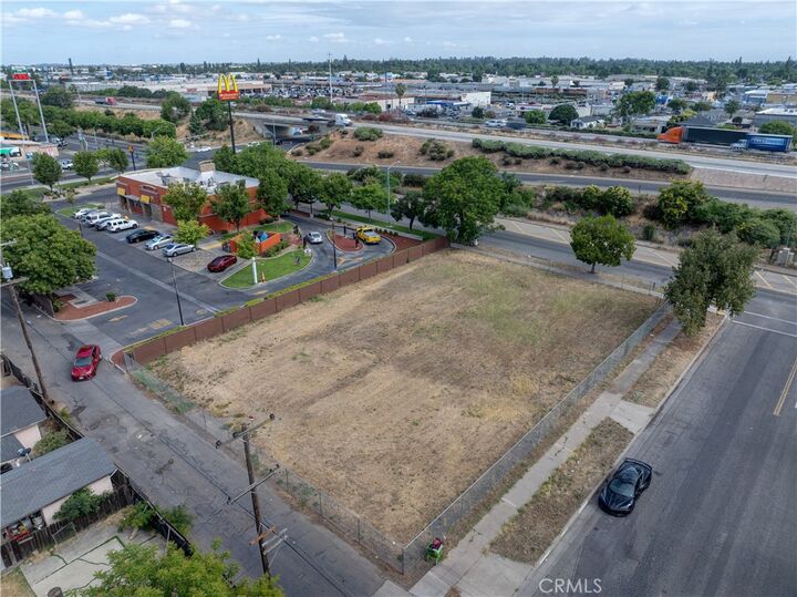 Property Photo: 1004 W 13th CA 95341