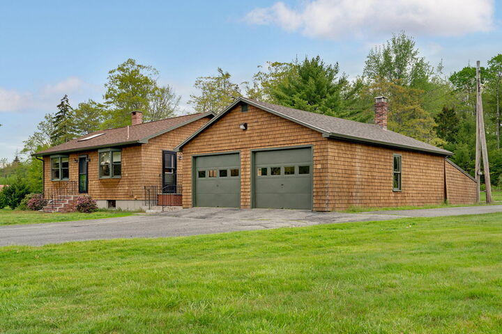 Property Photo:  1342 US-1  ME 04640 