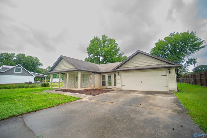 Property Photo:  207 Williams Avenue  AL 35634 