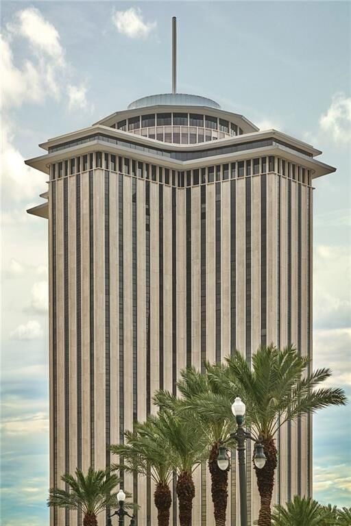 Property Photo:  2 Canal Street 2306  LA 70130 