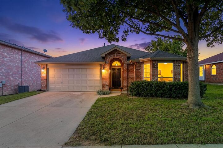 Property Photo: 1305 Mill Crossing TX 75040