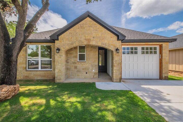 Property Photo: 2719 Sycamore Court TX 76048