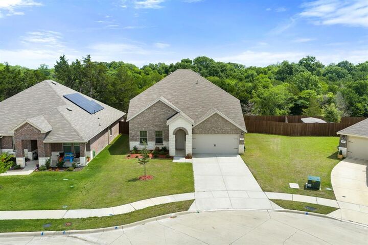 Property Photo:  202 Ashbrook Drive  TX 75135 