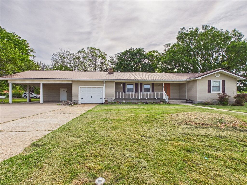 Property Photo:  803 N Springfield Street  AR 72616 