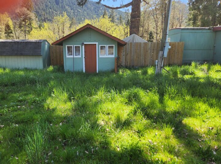 Property Photo:  967 Placer Road  OR 97497 