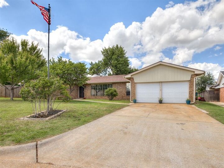 Property Photo: 7329 Crown Point Road OK 73132