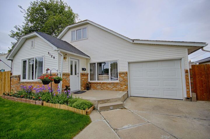 Property Photo: 5109 44 Ave AB T1G 1A9