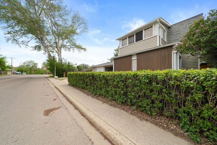 Property Photo:  218 Altawana Avenue NE  AB T1A 5N7 