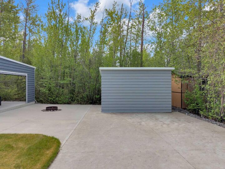 Property Photo: 41310 Range Road 282 30 AB T4L 2N3