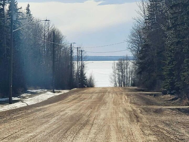 Property Photo: 3252 Lake View Drive AB T0H 0G0