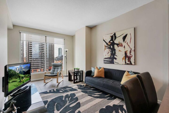 Property Photo: 211 13 Avenue SE 904 AB T2G 1E1