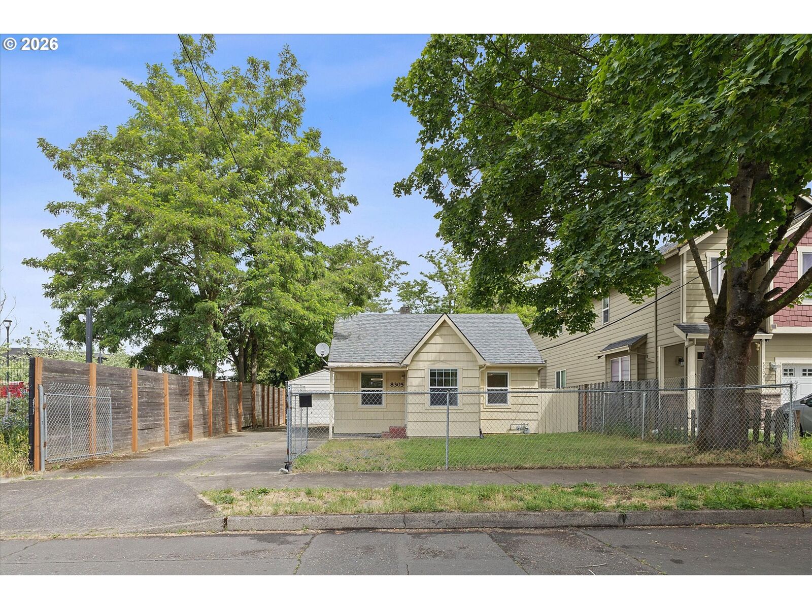 Property Photo: 8305 SE Rhone St OR 97266