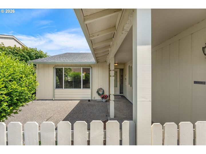 Property Photo:  15470 SW Oaktree Ln  OR 97224 