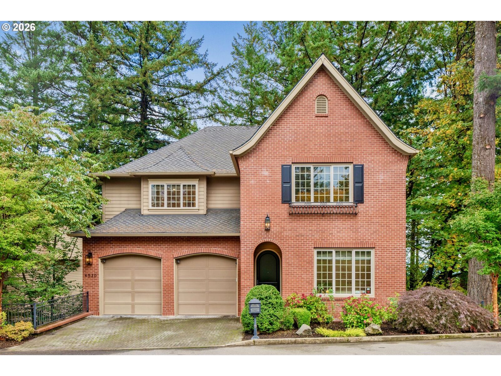 Property Photo:  4530 SW Council Crest Dr  OR 97239 