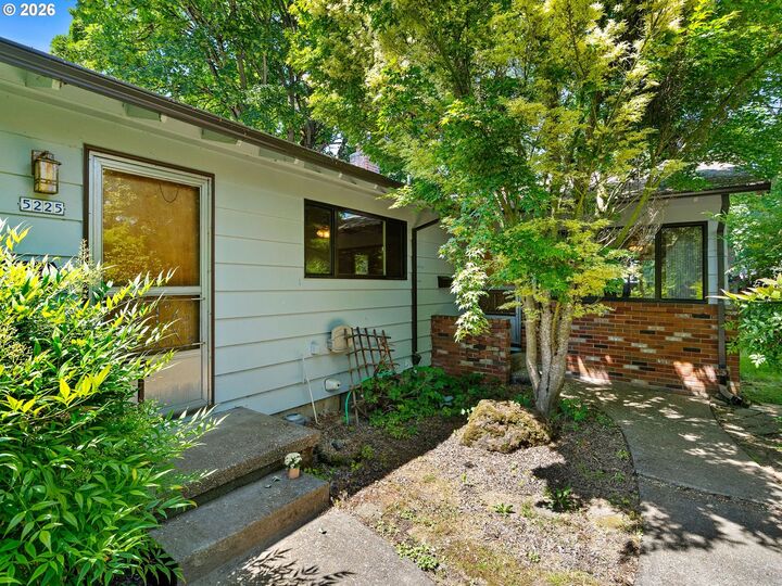 Property Photo:  5225/5227 NE Davis St  OR 97213 