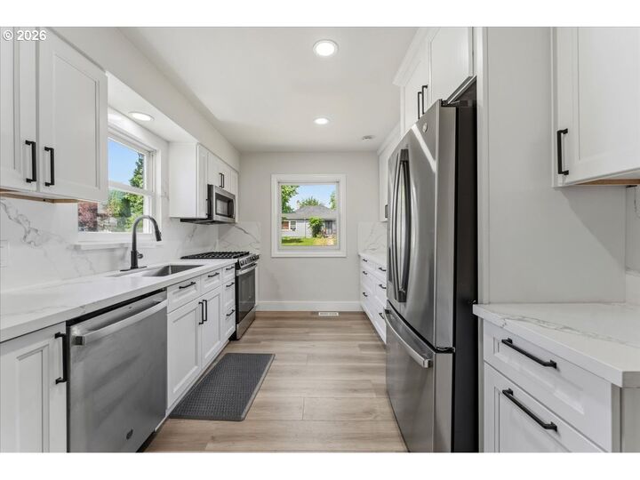 Property Photo: 9142 SE Washington St OR 97216