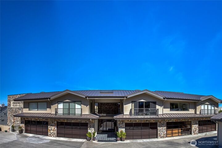Property Photo:  472 S State Street 204  WA 98225 