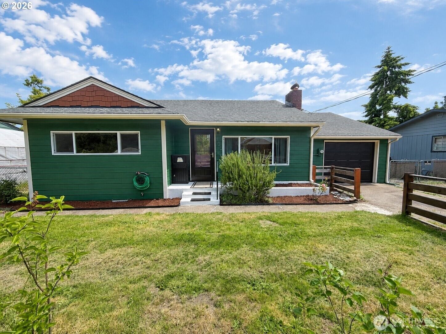 Property Photo:  500 N 12th Ave  WA 98626 