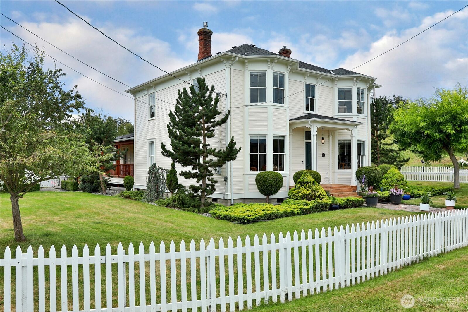 Property Photo:  501 NE 9th Street  WA 98239 
