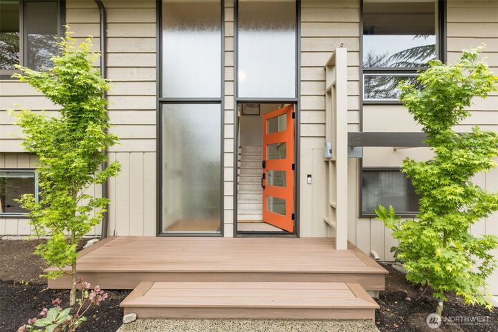 Property Photo:  8805 SE 39th Street  WA 98040 