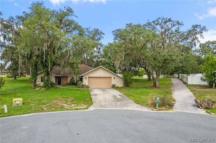 Property Photo:  3350 S Winding Path  FL 34450 