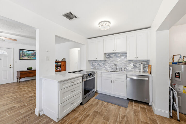 Property Photo: 6404 Oak Street FL 33024