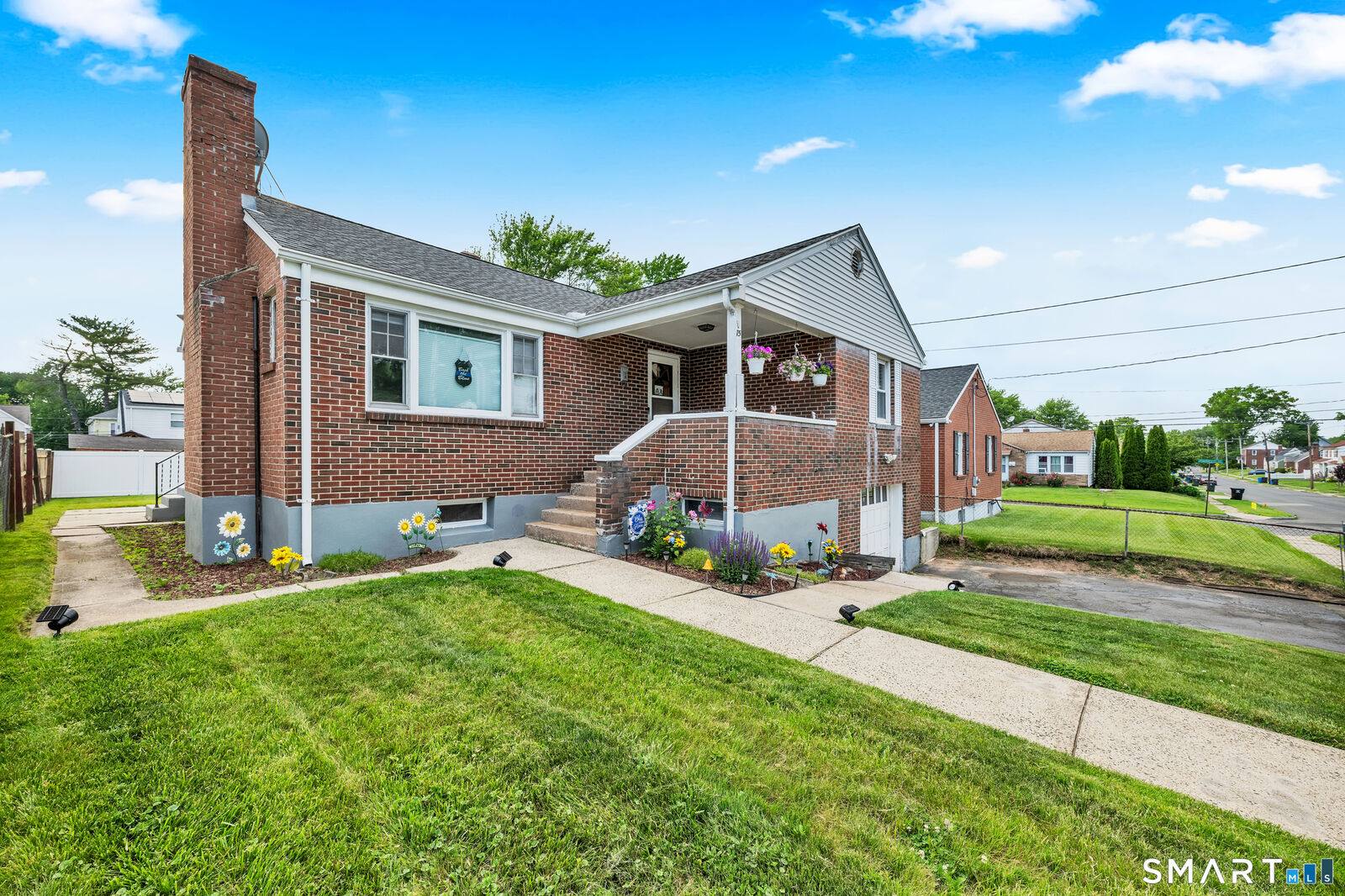 Property Photo:  75 Hollywood Avenue  CT 06110 