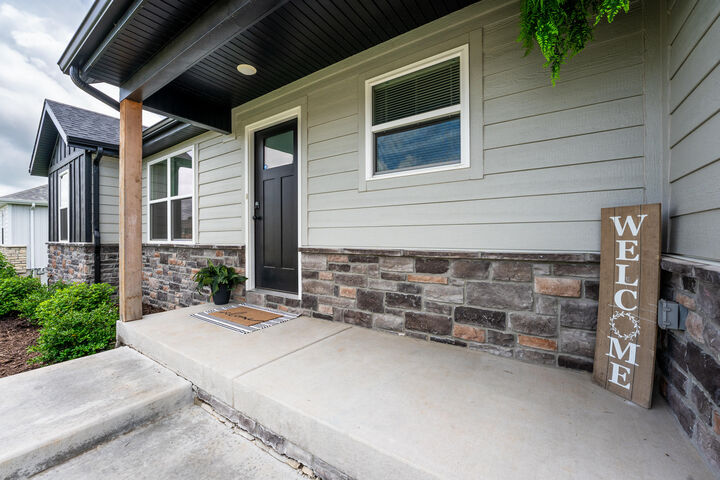 Property Photo:  1444 E Macon Street  MO 65738 