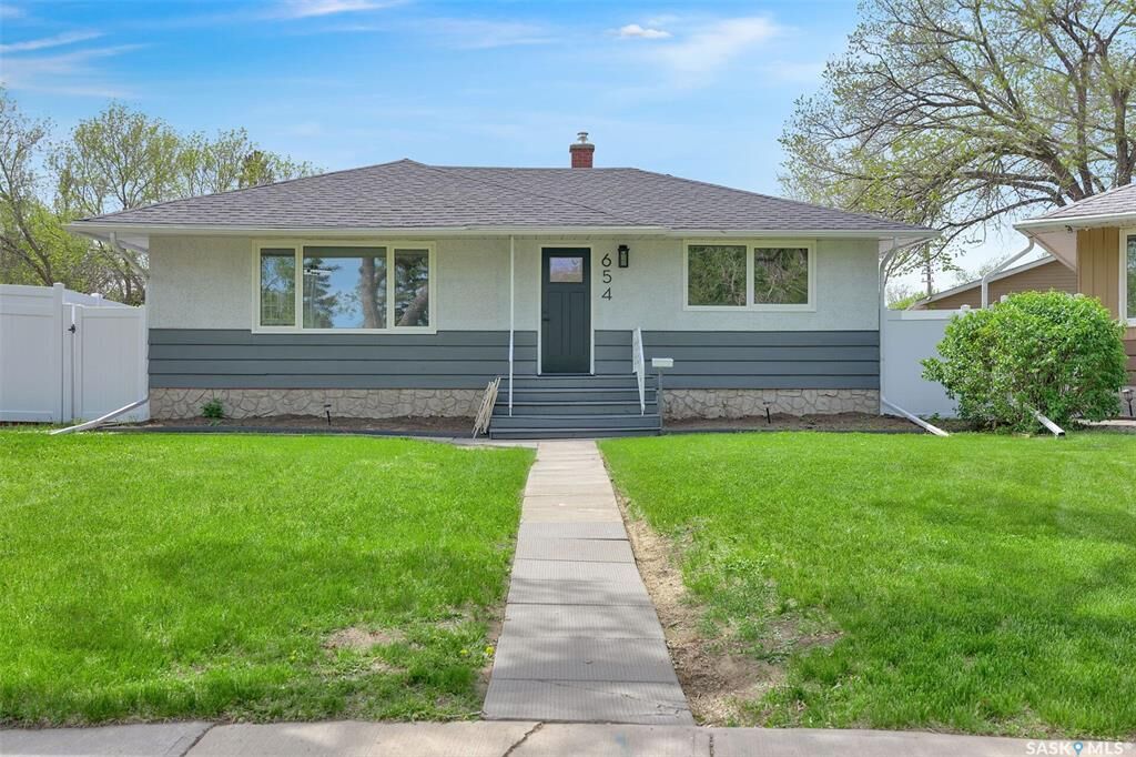 Photo de la propriété: 654 Aberdeen Crescent SK S4T 6A9