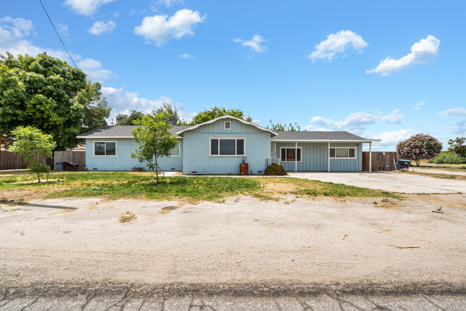 Property Photo:  16855 Road 168  CA 93274 