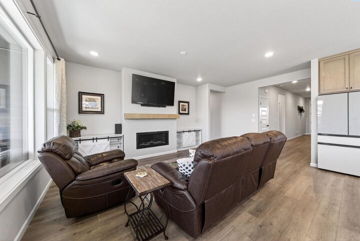 Property Photo: 7963 Fortress St WA 99353