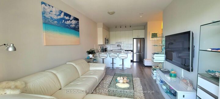 11611 Yonge Street 301 — photo 1