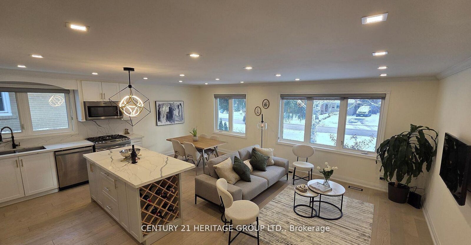 Property Photo: 333 Paliser Crescent S ON L4C 1R9