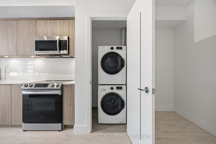 Property Photo:  357 King Street W 905  ON M5V 0S7 