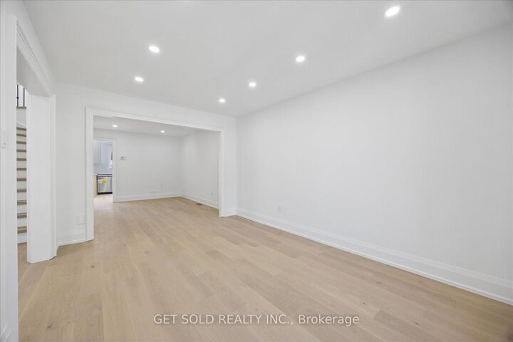 Property Photo: 181 Brownridge Drive ON L4J 7E4