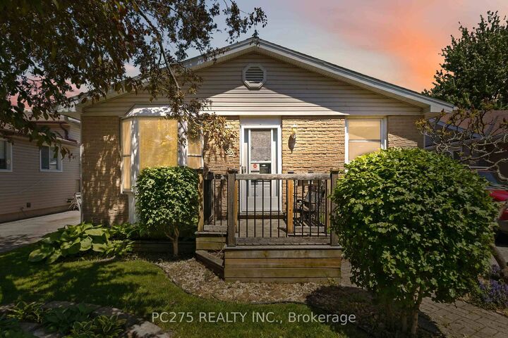 82 Muriel Crescent — photo 1