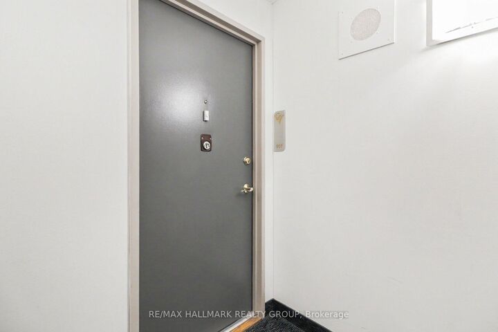 Property Photo: 158C McArthur Avenue 907 ON K1L 8E7