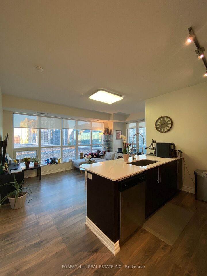 Property Photo: 4011 Brickstone Mews 807 ON L5B 0J7