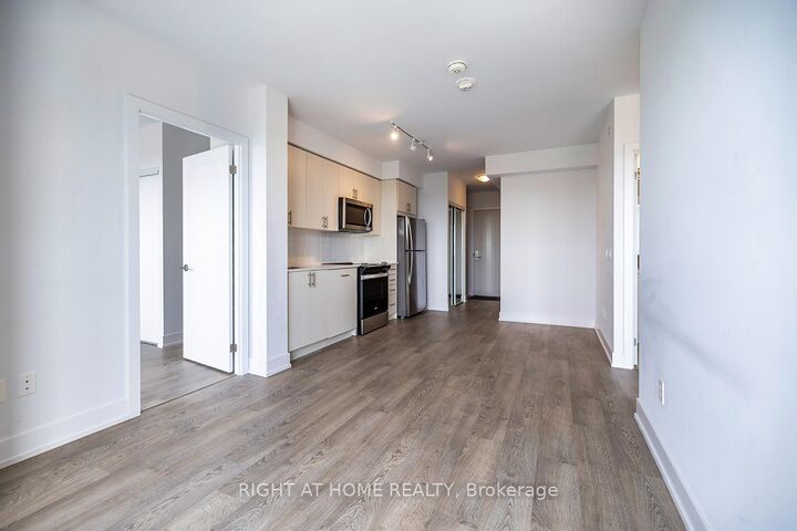 Property Photo: 2550 Simcoe Street N 1804 ON L1L 0R5