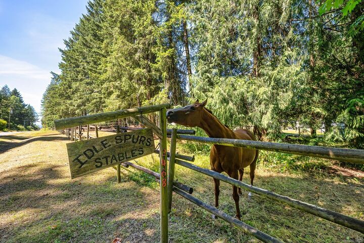 Property Photo: 2468 Endall Rd BC V0R 1C0