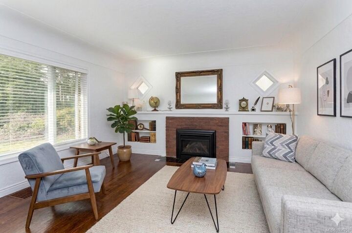 Photo de la propriété:  4121 Quadra St  BC V8X 1L1 