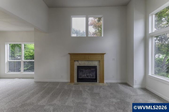 Property Photo: 5881 Mission Hills St SE OR 97306