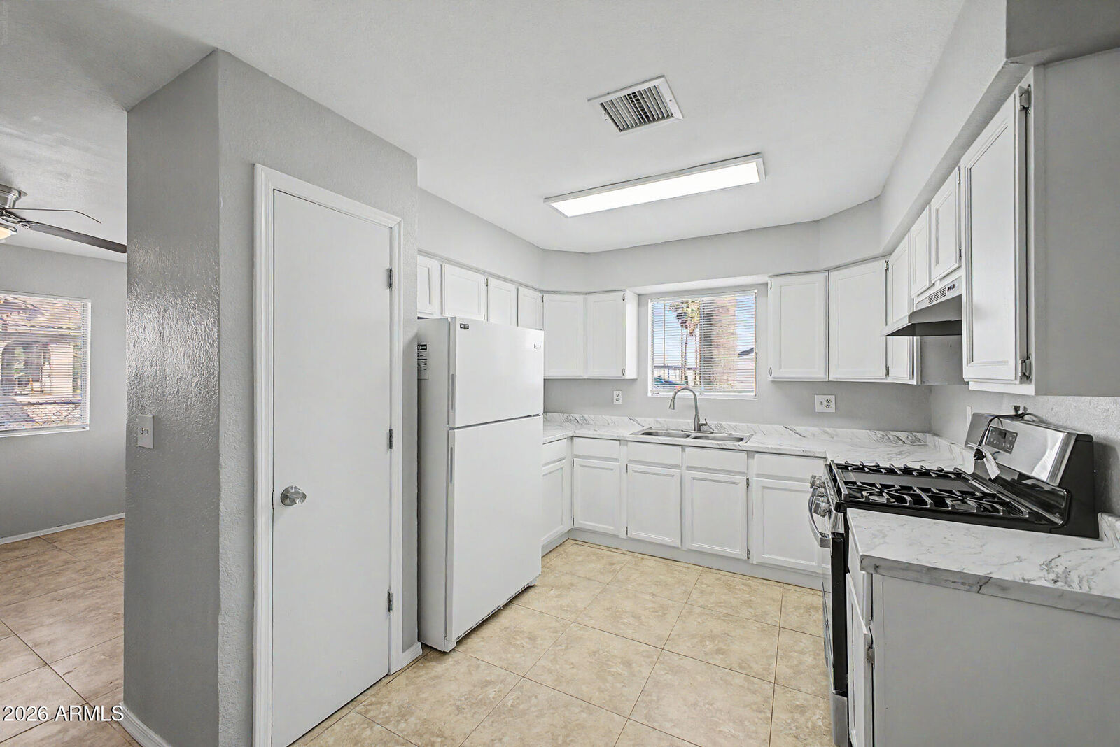 Property Photo: 702 W 12th Street AZ 85122