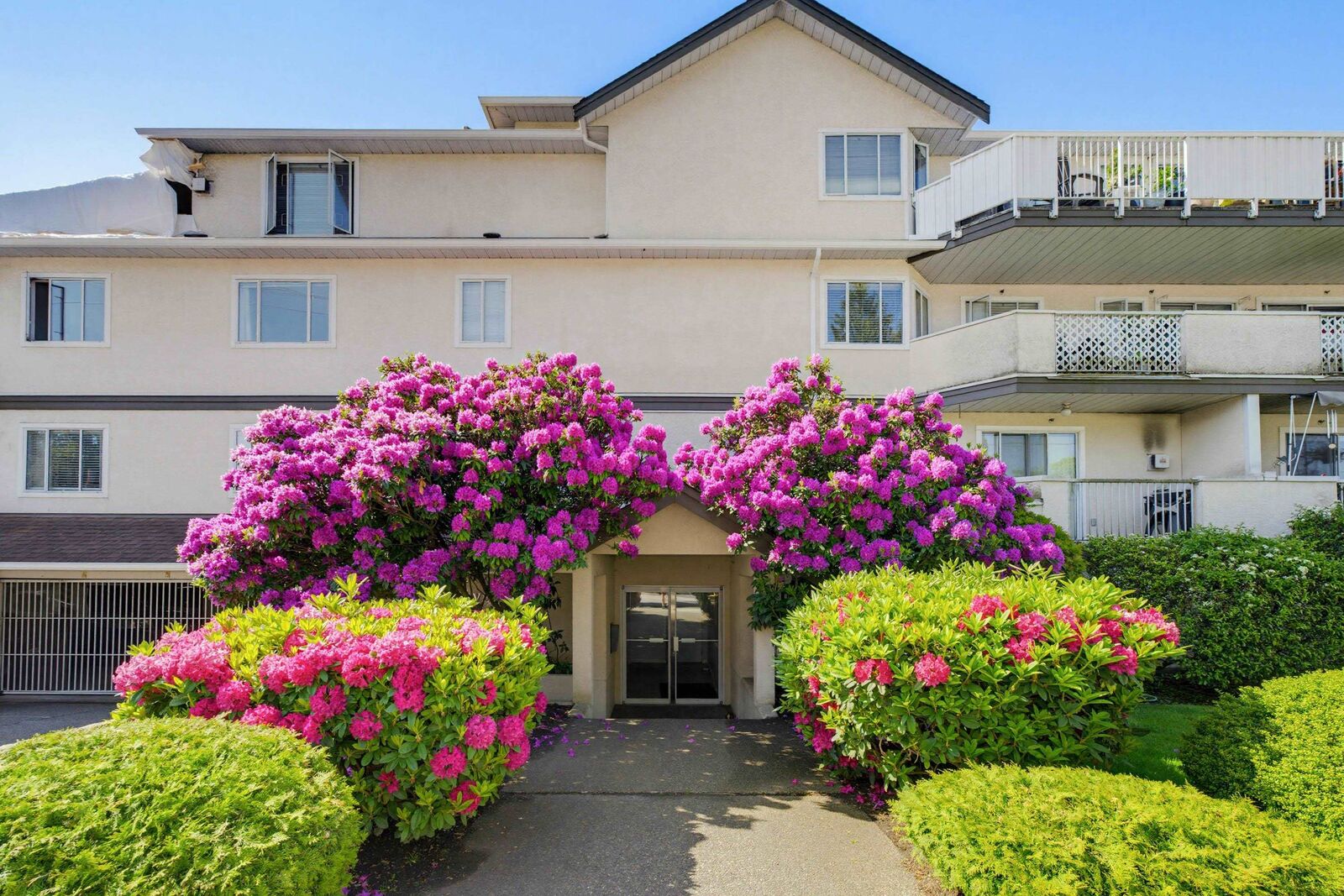 Property Photo:  20064 56 Avenue 101  BC V3A 3Y4 